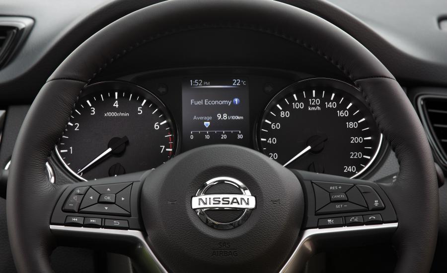 Панель приборов Nissan X-Trail 2017 года  (AU) (фото 35 из 40)